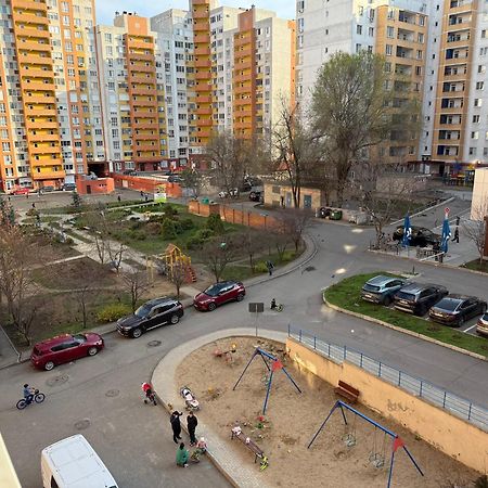 Cozy Two Bedroom Large Apartment Кишинів Екстер'єр фото