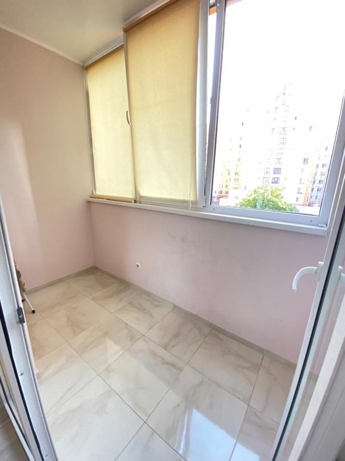 Cozy Two Bedroom Large Apartment Кишинів Екстер'єр фото