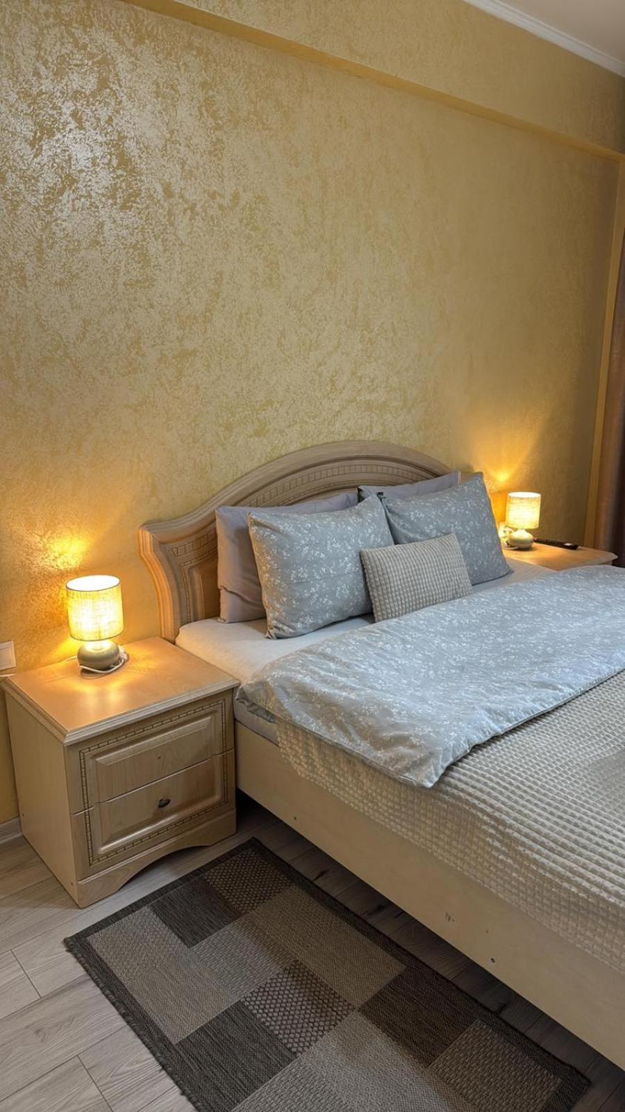 Cozy Two Bedroom Large Apartment Кишинів Екстер'єр фото